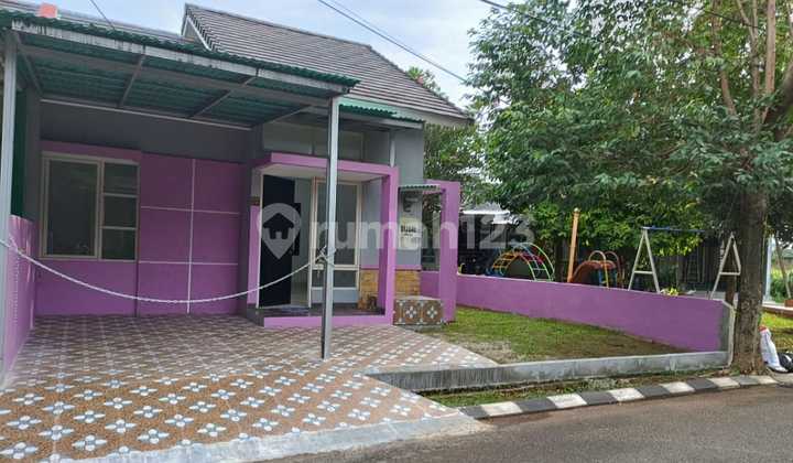 Rumah SHM Posisi Hook di Mampang Hills Real Estate Depok 2
