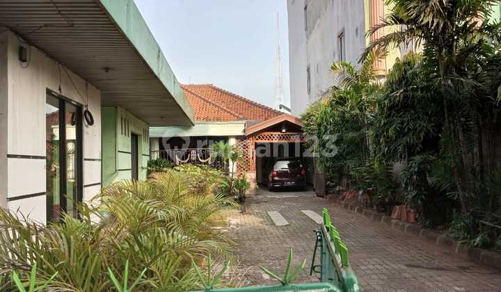 Rumah Lokasi Strategis Pinggir Jalan Raya