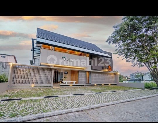 Kostan Mewah Nuansa Bali 2lantai 