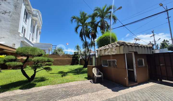 Rumah Mewah Pinggir Jalan Besar 2