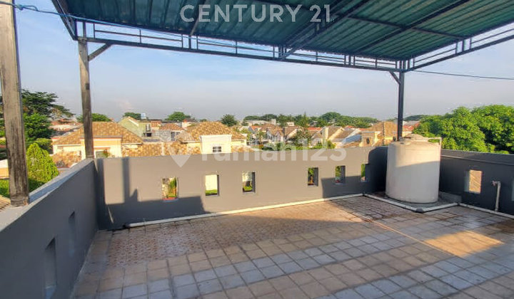 Rumah 3 Lantai Furnished di Graha Padma, Ada Roof Top !! 2