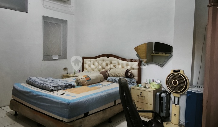 Bangunan 3 Lantai Rooftop Cocok Usaha dan Kantor Parkir 6 Mobil 2