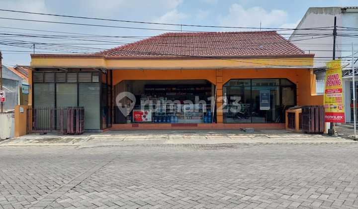 STRATEGIC HOUSE & SHOP IN FRONT OF PELAMONGAN MATERNITY HOSPITAL, SEMARANG STRATEGIC HOUSE & SHOP IN FRONT OF PELAMONGAN MATERNITY HOSPITAL, SEMARANG