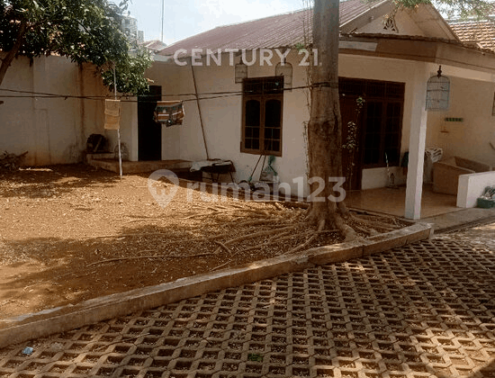 Ready-to-Live House on Tentara Pelajar Main Road, Semarang 2