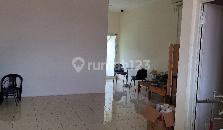 2-Storey Ruko with SHM and Spacious Parking on Padma Boulevard, West Semarang 2-Storey Ruko with SHM and Spacious Parking on Padma Boulevard, West Semarang