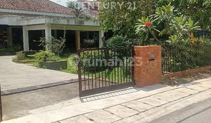 Rumah Lama SHM Tanah Luas 1071 M² di Sekayu, Pusat Kota Semarang Rumah Lama SHM Tanah Luas 1071 M² di Sekayu, Pusat Kota Semarang
