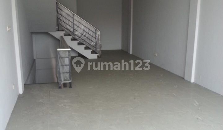 Ruko 3 Lantai Siap Pakai di Pinggir Jalan Raya Gajahmungkur 1