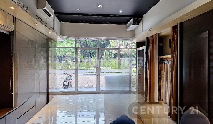 2-Storey Ruko with SHM and Spacious Parking on Padma Boulevard, West Semarang 2-Storey Ruko with SHM and Spacious Parking on Padma Boulevard, West Semarang