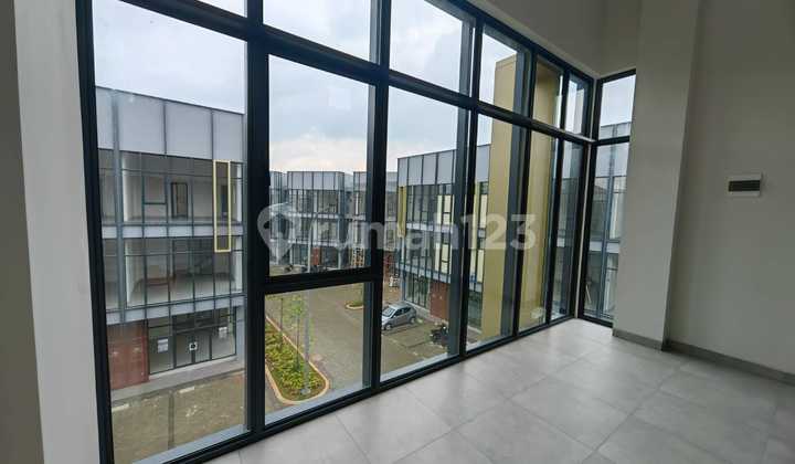 For Rent: Loft Concept Shophouse in Tabespots Prime Location, bustling area