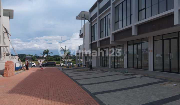 For Rent Brand New 3-Unit Row Shop Ready for Use in Sorrento Grande East Gading Serpong For Rent Brand New 3-Unit Row Shop Ready for Use in Sorrento Grande East Gading Serpong