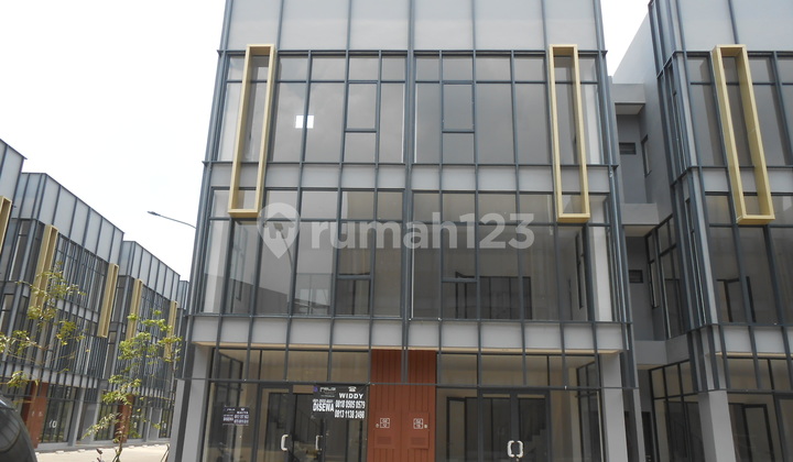 For Rent: Loft Concept Shophouse in Tabespots Prime Location, bustling area