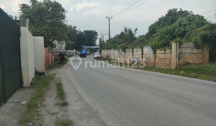 For rent: Land in a highly strategic location on Jl Raya Cisauk, suitable for sports facilities.