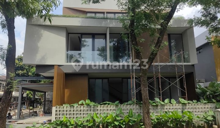 Dijual Rumah Premium Posisi Hoek Desain Mandiri Ada Lift di Cluster Foresta Bsd City