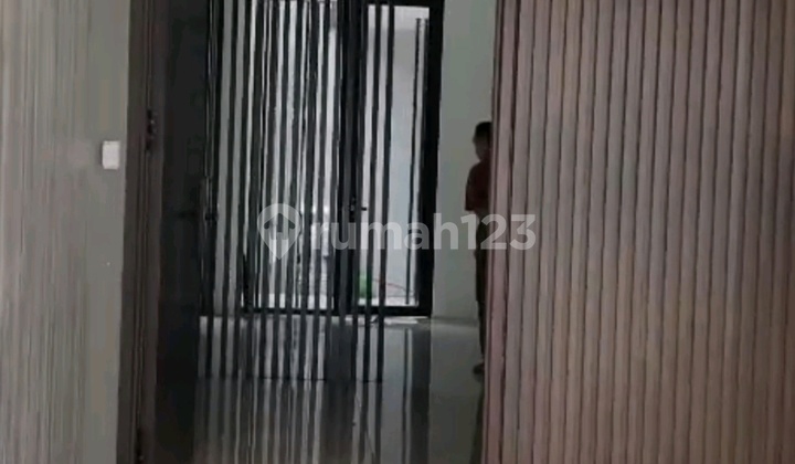 Disewakan Rumah Baru di Distict 9 Citraland Utama Surabaya Barat 2