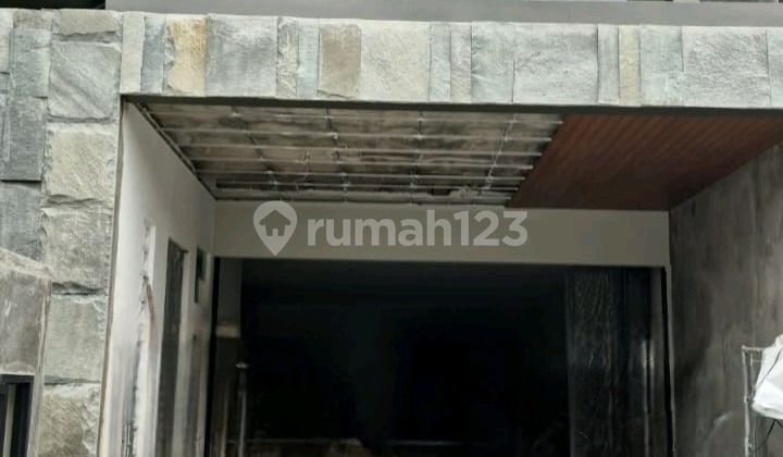 Rumah 3 Lantai di Citraland Utama 2