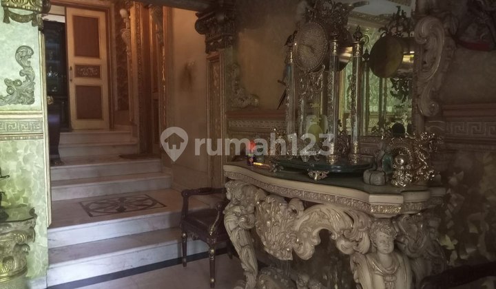 Rumah Perpaduan Tionghoa dan Jawa Modern di Kemang Pratama 2
