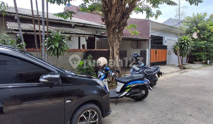 For Sale Spacious and Well-Maintained House in Pondok Gede 2