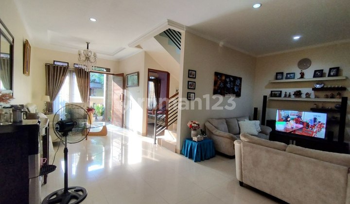 For Sale Nice Hook House Near Jatiwarna Toll Road 2