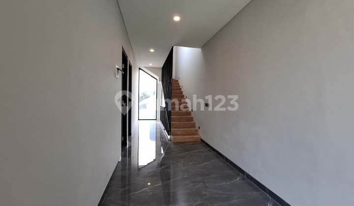 Rumah Modern 4 Lantai Full Furnish Strategi di Fatmawati Jakarta Rumah Modern 4 Lantai Full Furnish Strategi di Fatmawati Jakarta