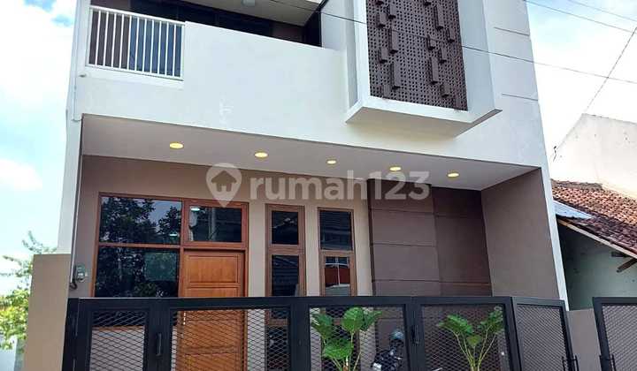 New & Strategic House in Bustling Area Near Jl Kaliurang Market