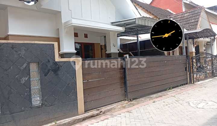 Strategic House Surrounded by Many Campuses on Jl Wahid Hasyim