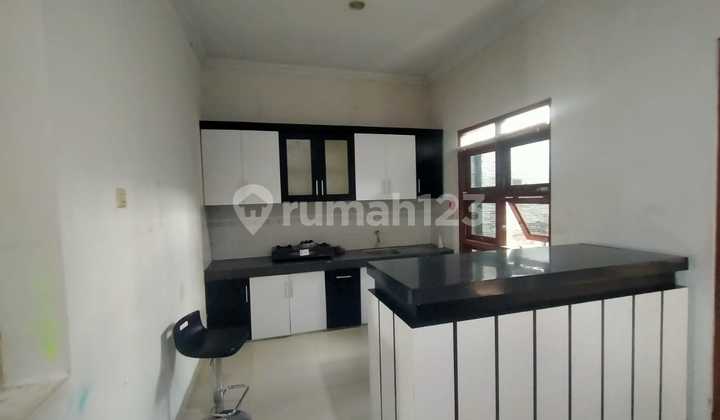 Rumah 2 Lantai di Kawasan Strategis Condong Catur 2