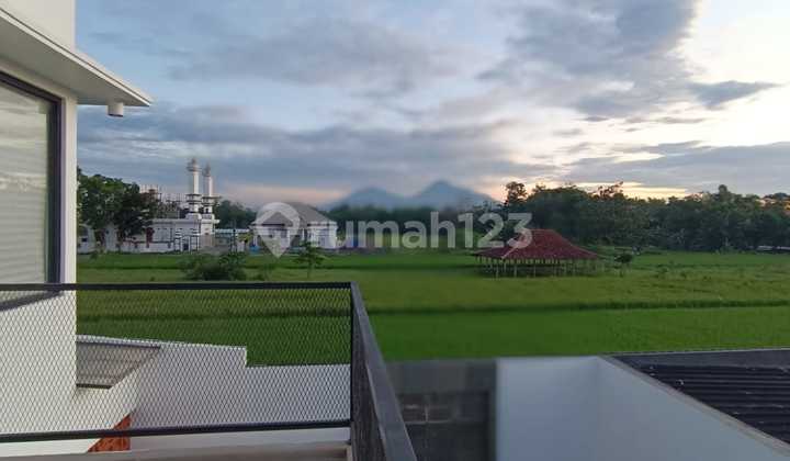 Luxury House With Beautiful Mount Merapi Swimming Pool View 2