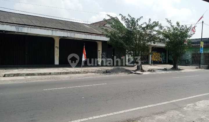 Good Land with Shop House Building Bonus on the Side of Kaliurang Road, Sleman