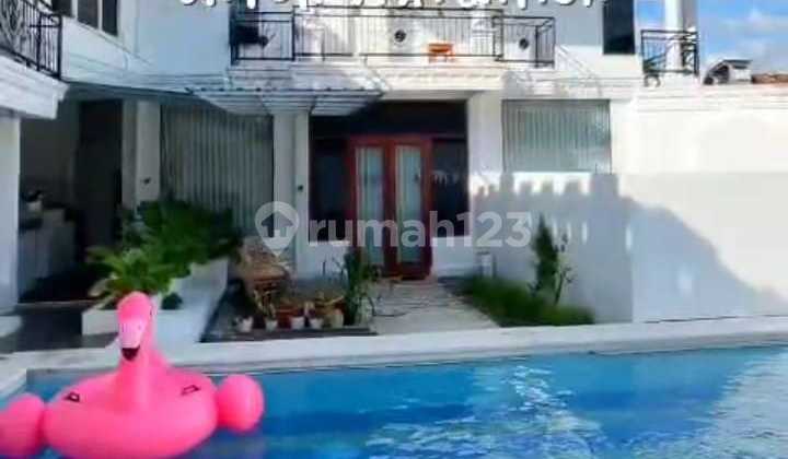 Strategic Villa with Private Swimming Pool Near Yogyakarta Monument