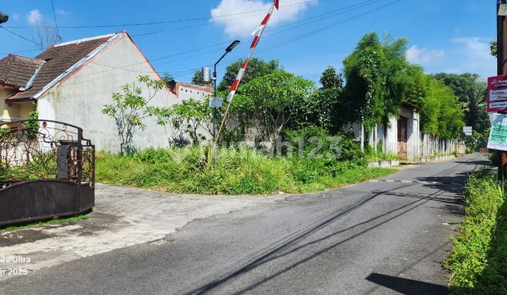 Tanah Hook 2 Muka Strategis di Manukan, Condong Catur