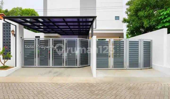 Strategic Boarding House Near Many Campuses East of Maguwoharjo Stadium