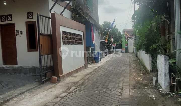 Kos Strategis + Rumah Induk Dekat Kampus UTY & Perkantoran Sleman Kos Strategis + Rumah Induk Dekat Kampus UTY & Perkantoran Sleman