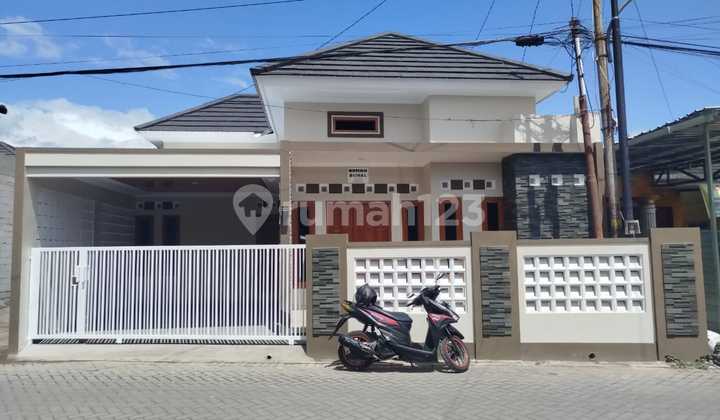 Rumah Bagus Strategis Dalam Cluster di Bantulan, Godean