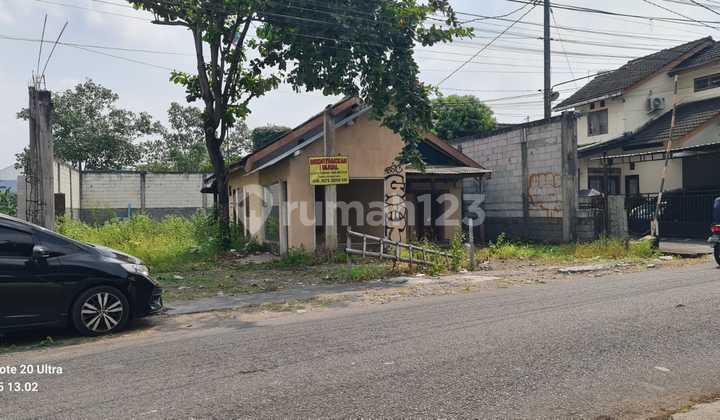 Strategic Land by the Roadside in West Kaliurang KM 8