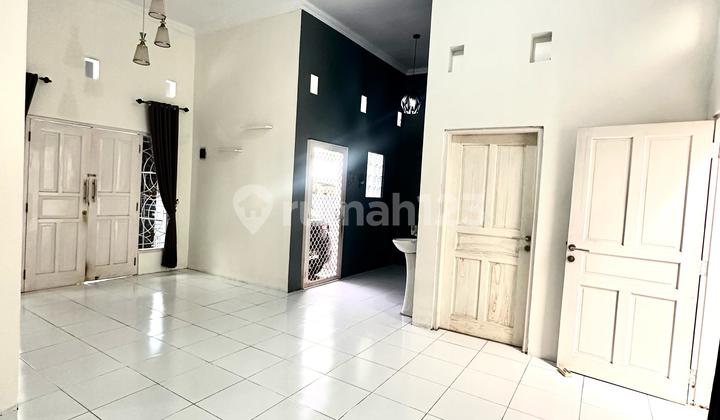 Strategic House near UPN Veteran Ring Road, Condong Catur Strategic House near UPN Veteran Ring Road, Condong Catur