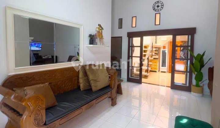 Semi-furnished house with 3 AC bonus, strategic location near PLN Jakal. Semi-furnished house with 3 AC bonus, strategic location near PLN Jakal.