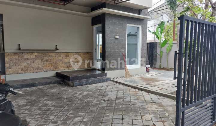 Rumah Nyaman Asri 2 Lantai Dekat Dari Pusat Perbelanjaan 2