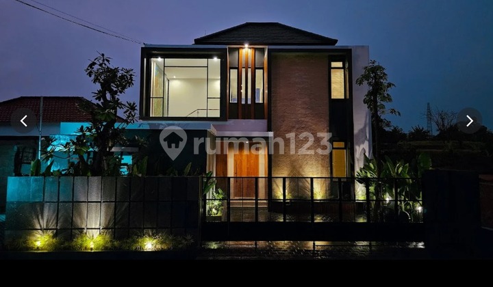 Villa Ubud 2 Floors 3 Bedrooms Freehold Large Swimming Pool Car and Motorcycle Parking.