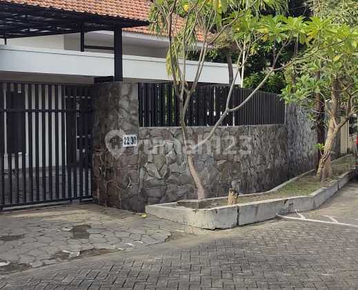 Spacious House and Hook Near Petra School in Jemur Andayani Area 2