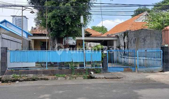 Strategic House in Central Surabaya - Near Gubeng