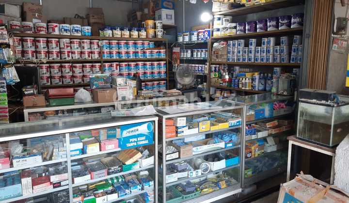Toko Material Masih Beroperasi di Pulo Gebang, Jakarta Timur