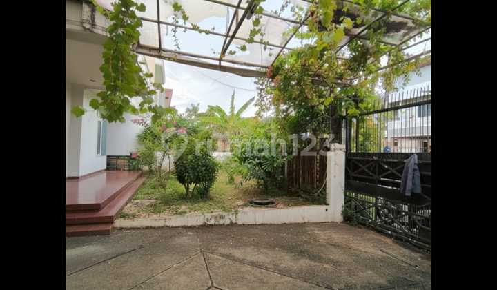 Rumah 2 Lantai Luas 500 M2 di Taman Modern, Cakung Jakarta Timur.