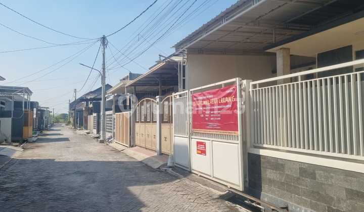 Affordable Ready-to-Occupy House in Menganti, Gresik, East Java 2