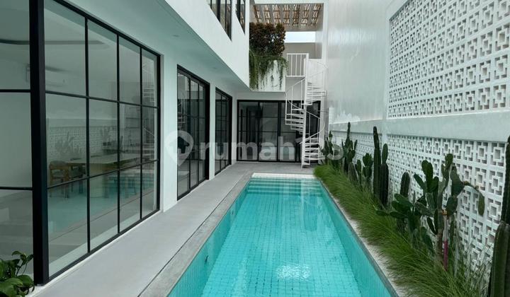 Luxury Villa with Modern Tropical Design in Pererenan