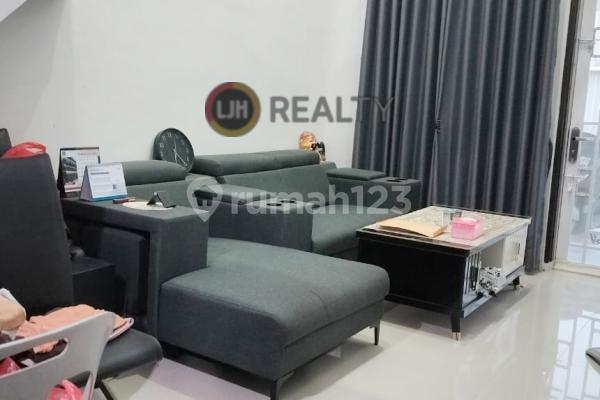 Dijual Rumah 2 Lantai di Komplek Central Raya , Tiban  2