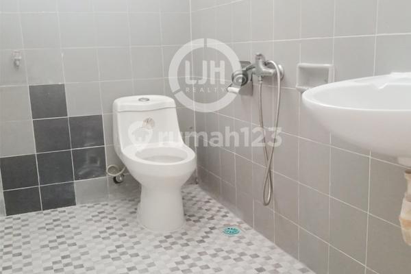 For Rent Unfurnished 2-Story House in Orchid Park, Batam Centre