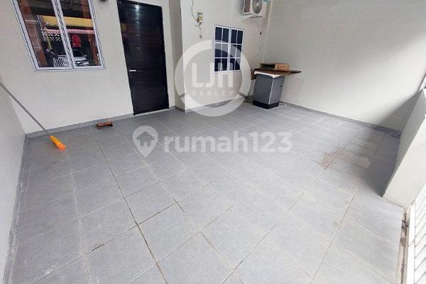 For Rent Semi Furnished House in Cemara Garden, Batam Centre