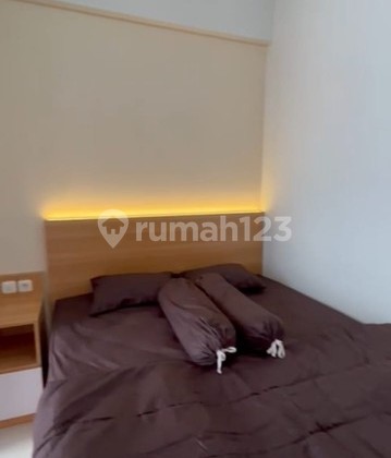 1 Shop house with an area of 30m2, rental price: 70 Million per year. 1 Shop house with an area of 7m2, rental price: 40 Million per year. For rent, a super strategic commercial space in the Suryatmajan area, the heart of business activities in Yogyakarta City. This location is just a few minutes away from Malioboro, the center.