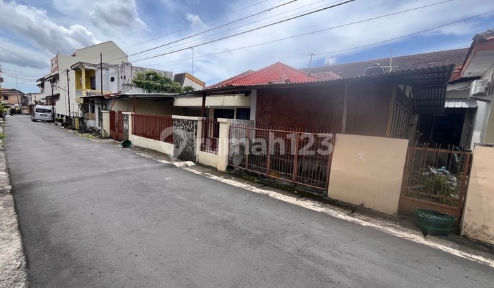 Rumah Strategis 5 Menit Dari Ugm & Rs Sardjito, Caturtunggal, Depok, Sleman