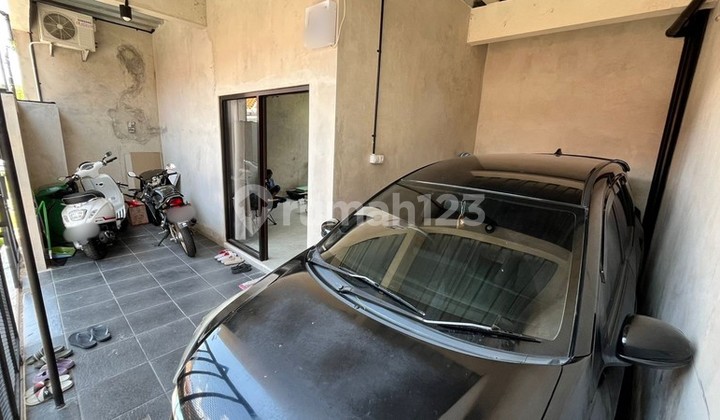 Rumah Semi Furnish 2 Lantai Siap Huni di Ngaglik, Sleman - Lokasi Strategis Dekat Pasar Gentan 2